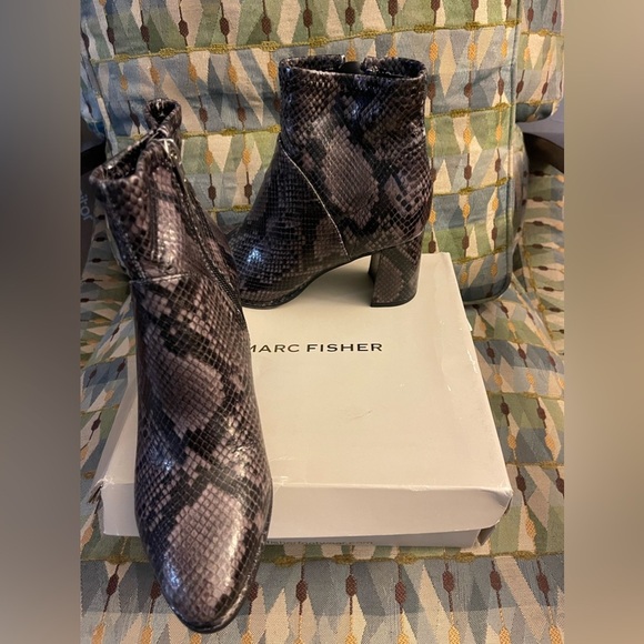 SALE!!! New Marc fisher snake heeled booties boots sz 7 - Picture 4 of 7